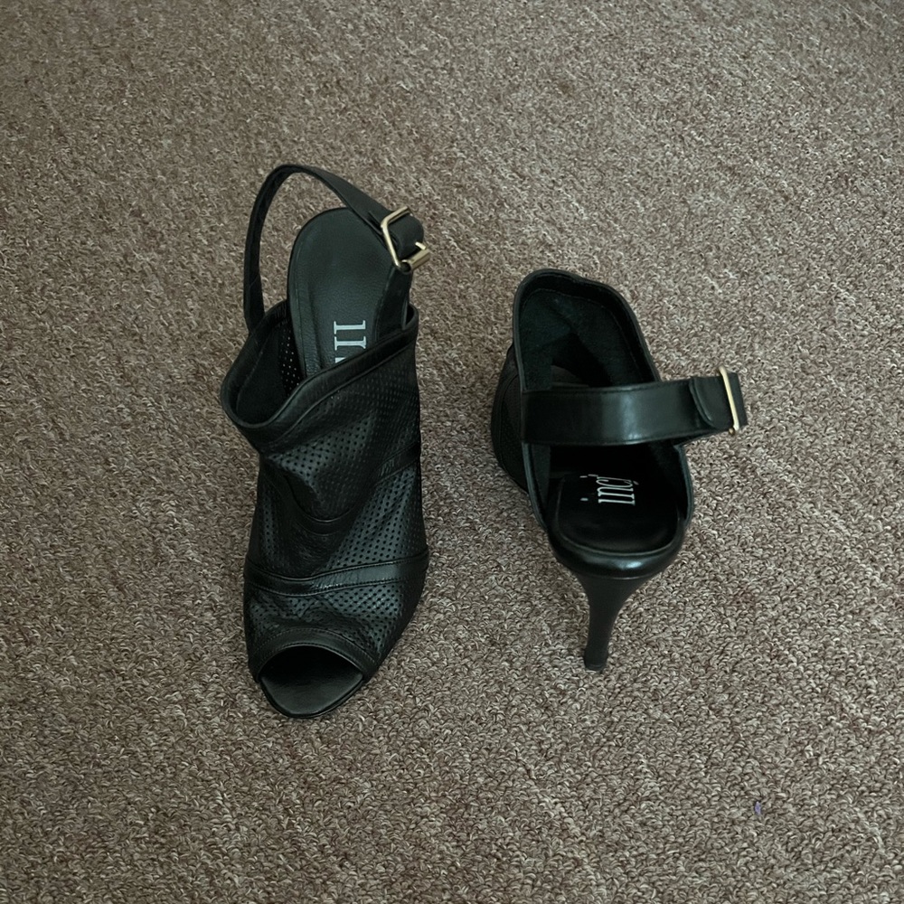 Shoes - Picture 2 of 10